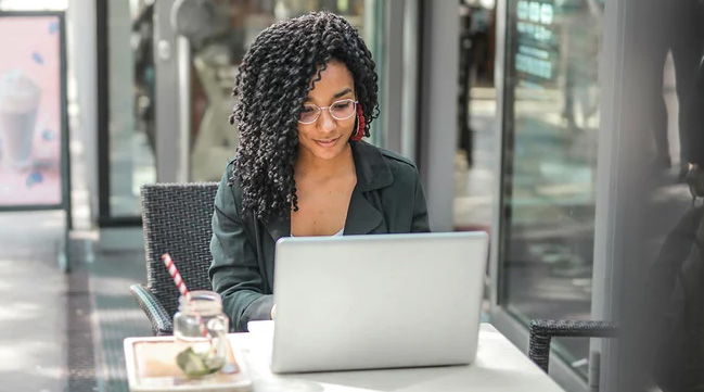 diy-investing-young-woman